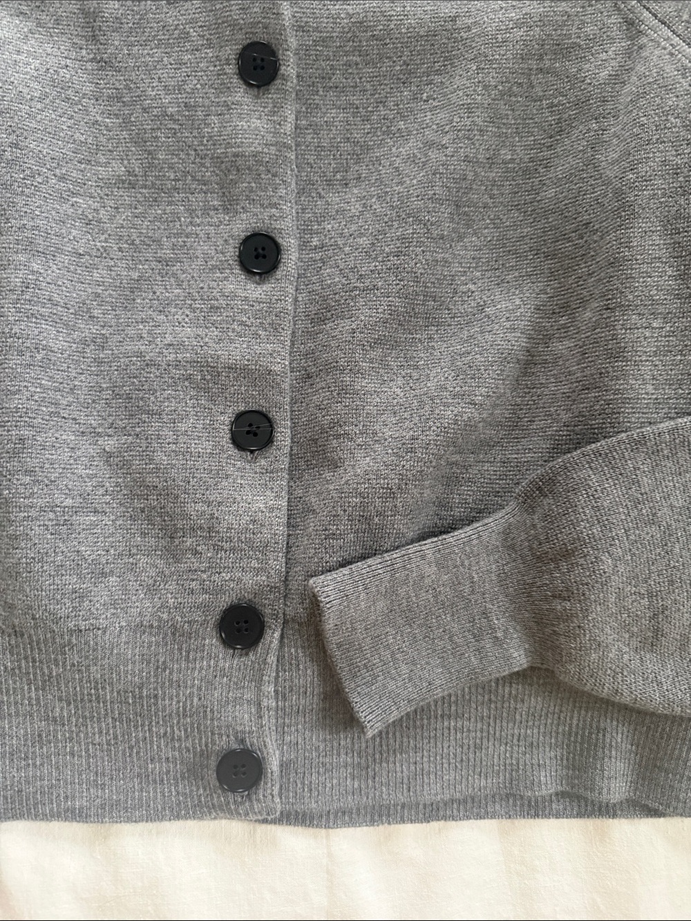 Madewell Raglan-Sleeve Cropped Cardigan in
Merino Wool - Picture 4 of 7